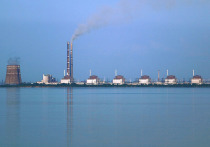 Украинская компания "Энергоатом" заявила, что Запорожская атомная электростанция подключена к украинской электросети