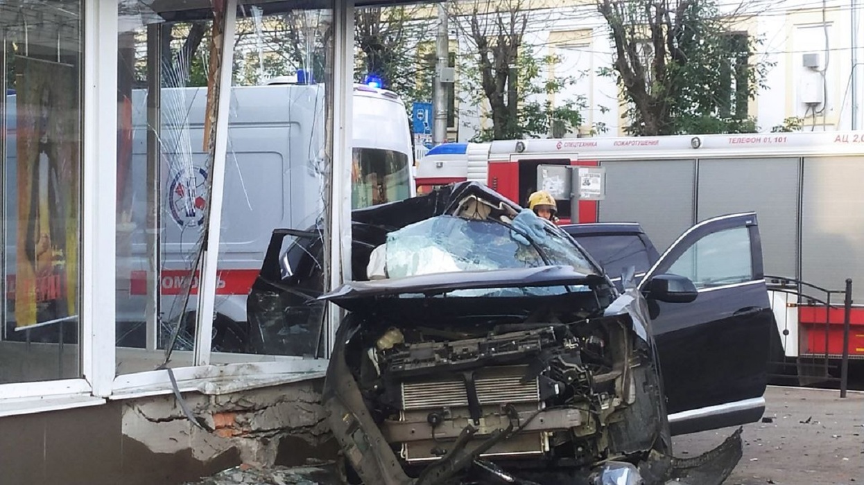 Жуткие кадры с места ДТП с пьяным водителем в Калуге 