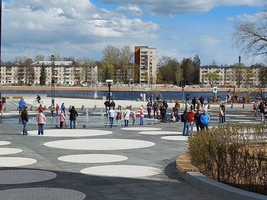 Ко Дню города в Великом Новгороде открыли сухой фонтан