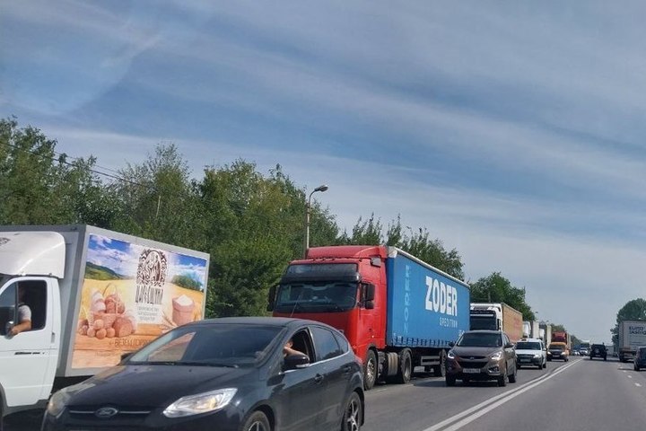 Развал пенза. Пробка на дороге. Пробка на дороге фото. Пенза пробки. Город Пенза выезд