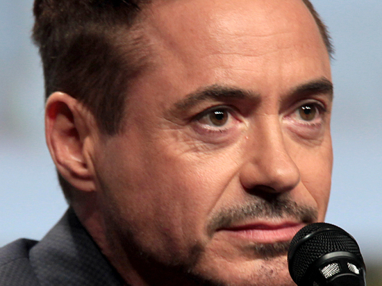 Фанаты обвинили Роберта Дауни-младшего в поддержке России из-за носков