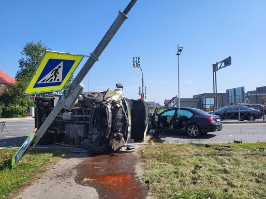 Под Зеленоградском произошло ДТП с двумя Mercedez