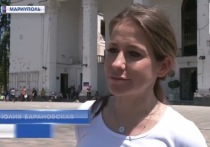 Российская телеведущая Юлия Барановская едва не стала жертвой обстрела центра Донецка, сообщает сайт «Подъем»
