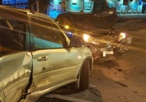 В Чите на перекрёстках улиц Угданской и Ленинградской в ночь на 28 августа столкнулись двеHonda CR-V, одна из машин от удара вылетела на тротуар