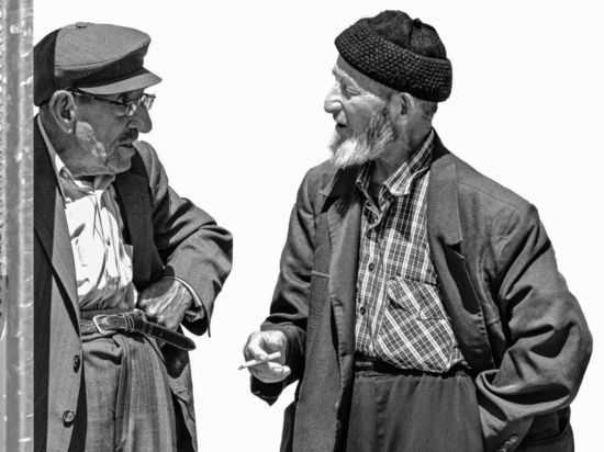 Поляков возмутили украинки с детьми, не уступившие в здании соцпомощи стулья старикам