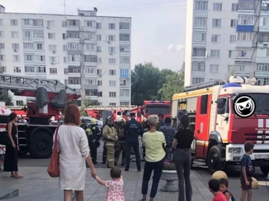 В Пензе в воскресенье загорелся торговый центр