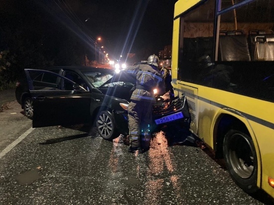 В ГИБДД рассказали подробности жесткого ДТП с автобусом в Ноябрьске