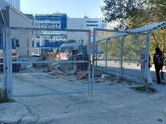В Новосибирске убрали вонючие туалеты с тротуара на Кавалерийской