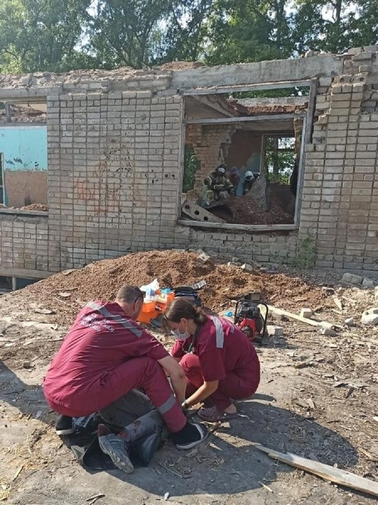 В Орловском районе двое детей попали в больницу после падения с заброшенного здания