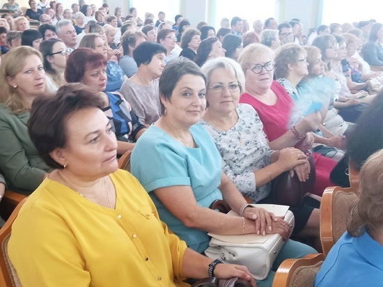 В Смоленске наградили лучших педагогов