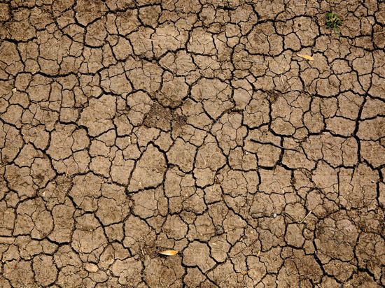 В Британии из-за засухи проступила на поверхности затопленная деревня