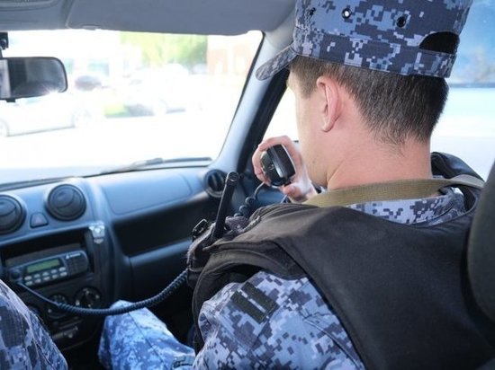 Под Курском росгвардейцы задержали пытавшегося украсть товары в супермаркете мужчину