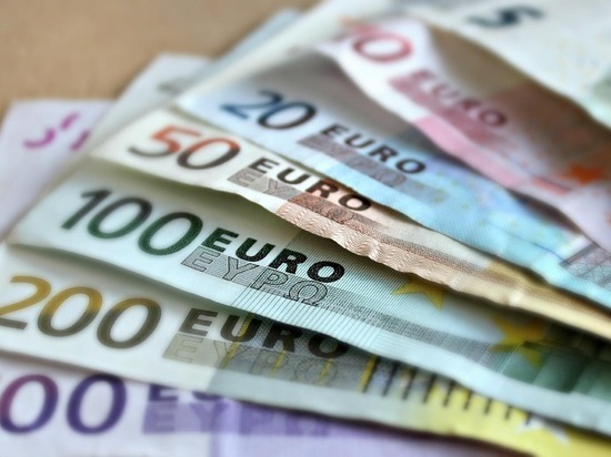 «Фонтанка»: финские таможенники начали забирать евро у россиян