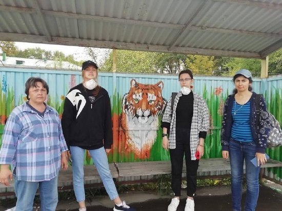 Остановку в Железнодорожном районе Хабаровска превратили в произведение искусства