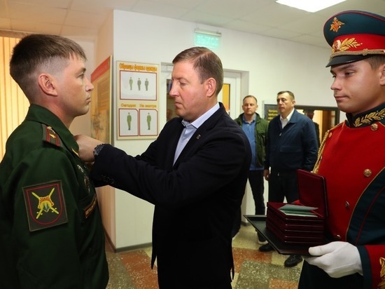 Турчак вручил медали «За отвагу» военным на Сахалине