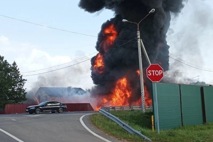 Страшная катастрофа на трассе Ярославль-Кострома: бригада скорой помощи сгорела заживо после столкновения с бензовозом