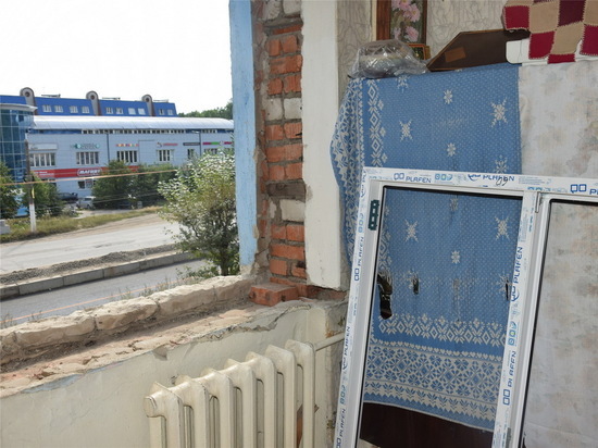 Жильцы домов на Гражданской улице Чебоксар получили бесплатные новые окна