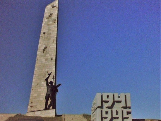 На Саур-Могиле в Донбассе восстановили фигуру Солдата-Победителя