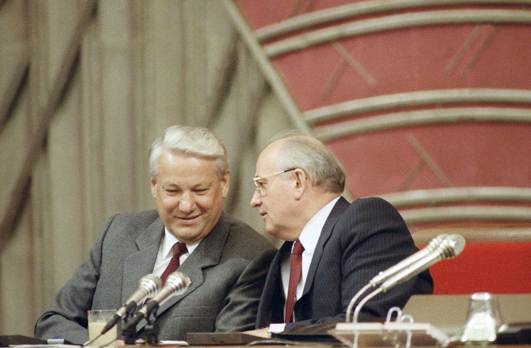 Жизнь Михаила Горбачева в фотографиях: КПСС, Раиса, перестройка и отставка