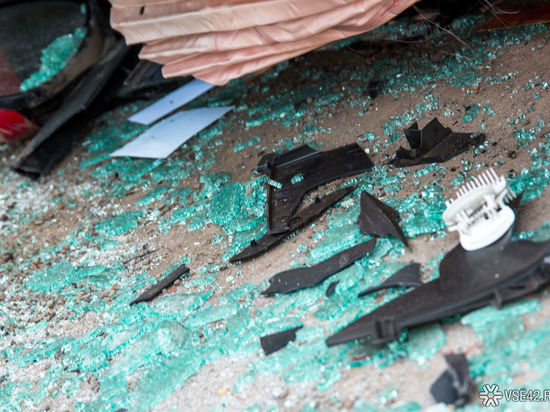 Кемеровчане опубликовали видеозапись случившегося на перекрестке ДТП с пострадавшими