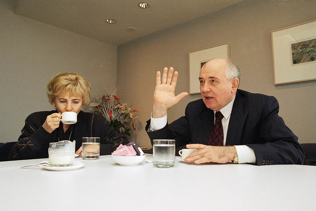 «Женат навечно»: кадры истории любви Михаила и Раисы Горбачевых