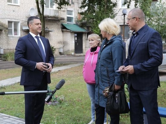 «Теперь у нас чудесно, комфортно и уютно»: пустошане похвастались губернатору новым двором