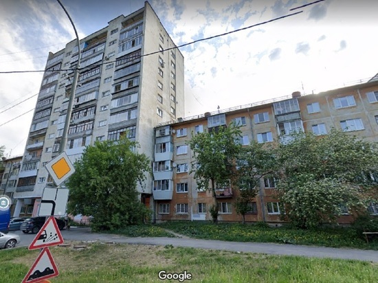Тело молодого человека нашли возле многоквартирника в Екатеринбурге