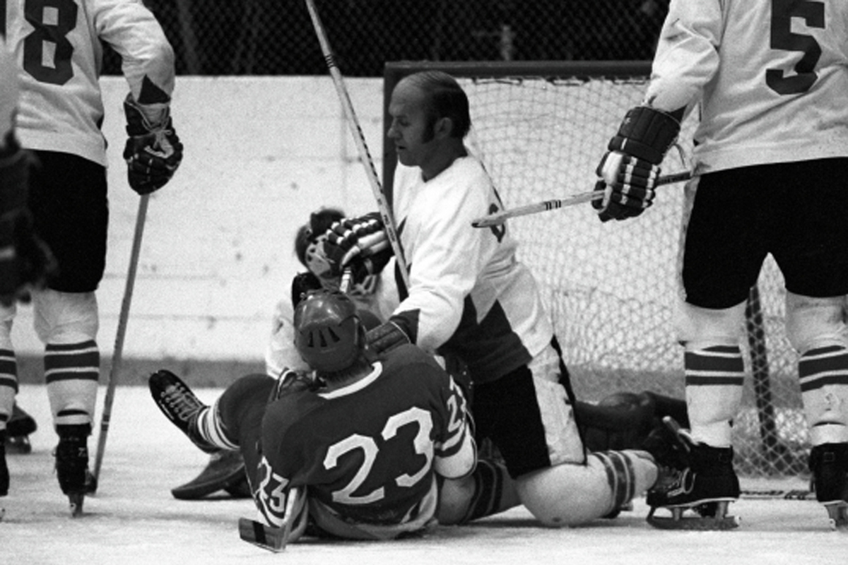 Русские гладиаторы против канадских хищников: легендарная серия хоккейных  матчей СССР-Канада изнутри - МК