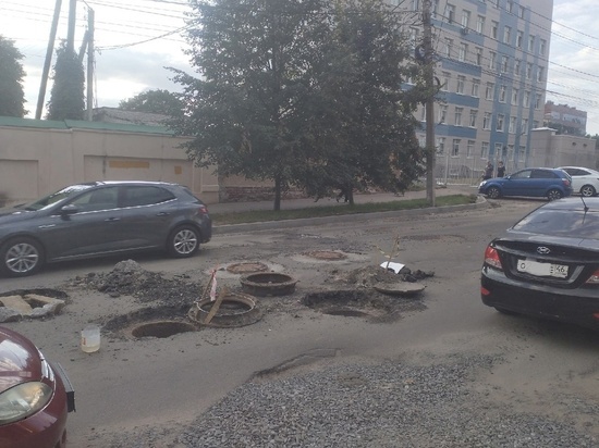 В Курске сняли на фото крайне опасную ловушку для автомобилистов на Димитрова