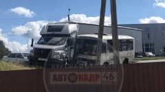 В соцсетях опубликовали видео с моментом массового ДТП с участием грузовика и автобуса в Курске