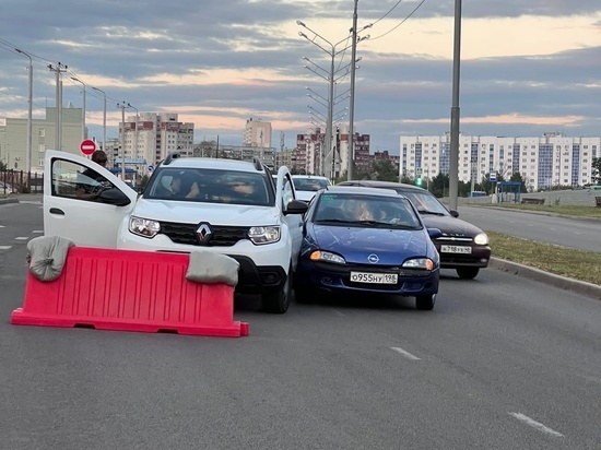 В Курске старенький Opel подрезал лощеный французский внедорожник Renault