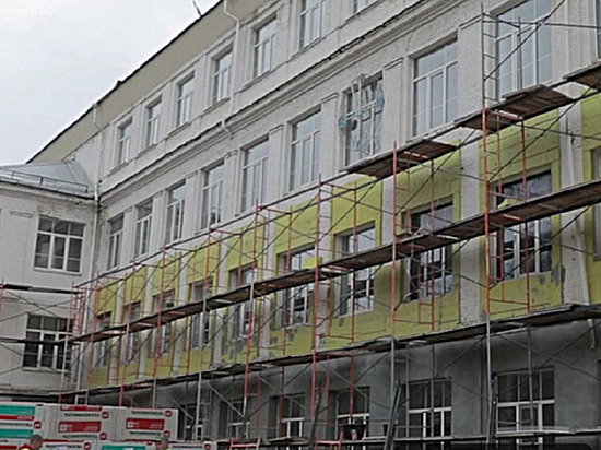 Стало известно, какую школу сегодня посетили Роман Бусаргин и Лада Мокроусова