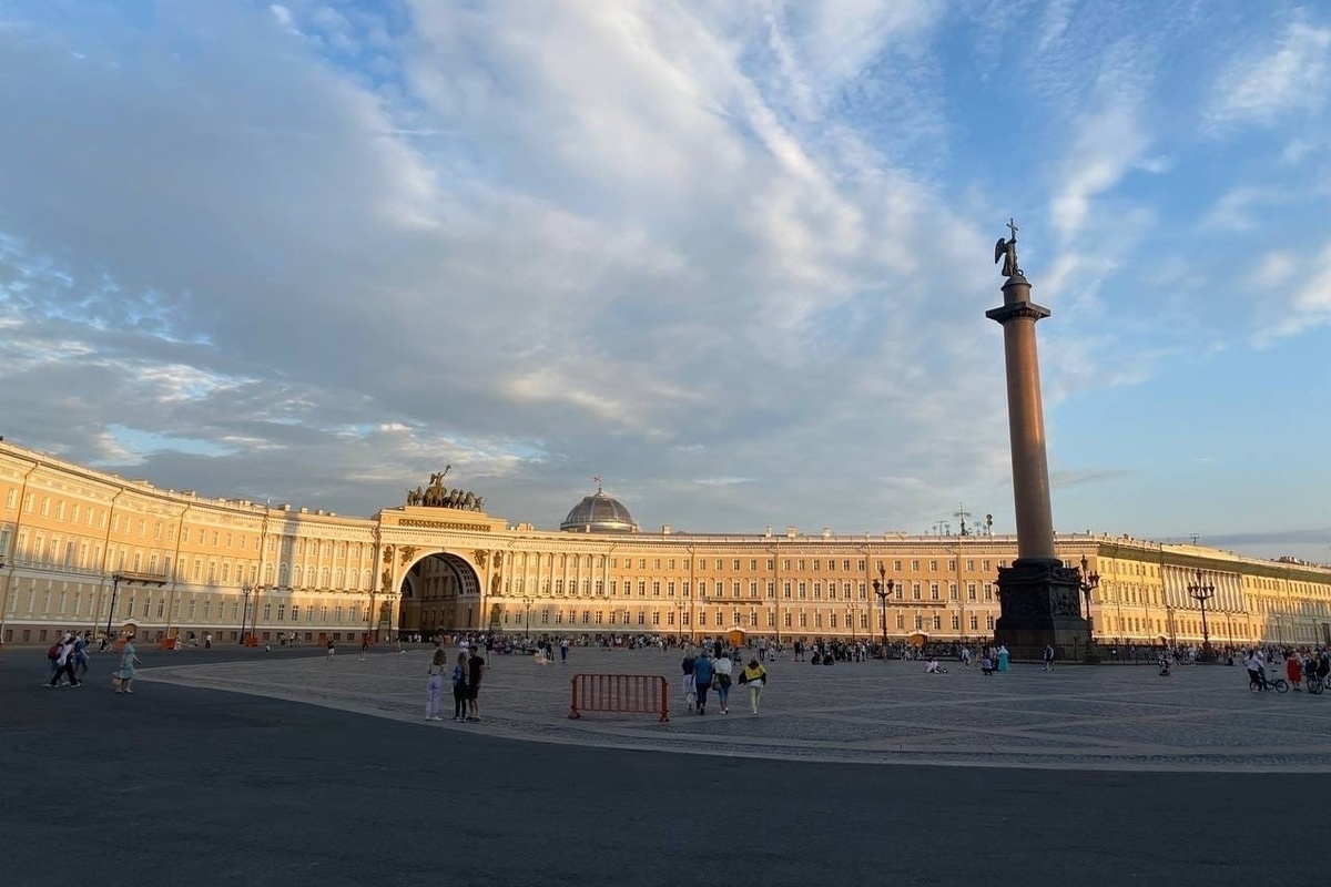 Км петербург. Александровская колонна в Санкт-Петербурге. Дворцовая площадь в Санкт-Петербурге. Дворцовая площадь 2 Санкт-Петербург. Главный штаб Эрмитажа.