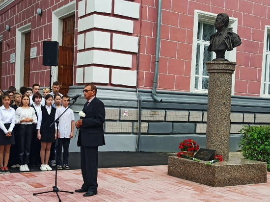 В центре Йошкар-Ола появился памятник Андрею Эшпаю
