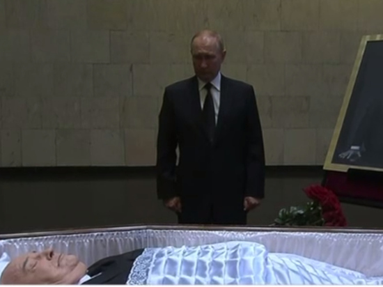 Опубликованы кадры прощания Путина с Горбачевым