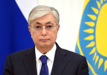 Президент Казахстана Касым-Жомарт Токаев объявил амнистию рядовым участникам январского мятежа и тут же «скостил срок» и себе самому — но только для того, чтобы чуть позже снова себе его добавить