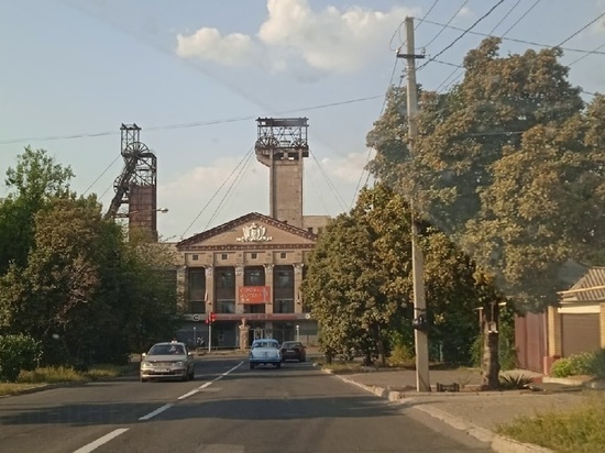 Горняки трех обесточенных шахт в Донецке подняты на поверхность