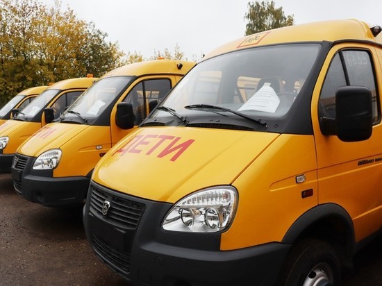 В Костромской области появится 31 школьный автобус и 12 карет скорой помощи