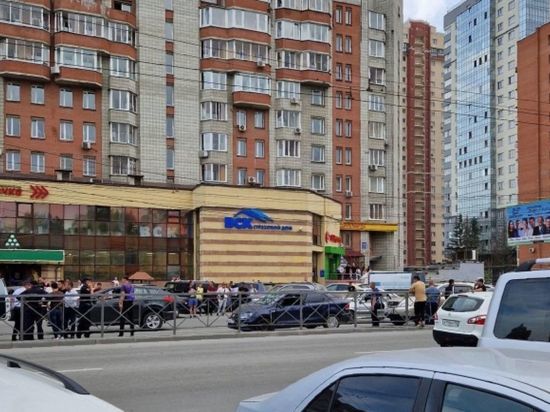 Очевидцы задержали водителя, который сбил ребенка в Новосибирске