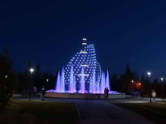 Долгожданный фонтан заработал в Новом Уренгое после реконструкции