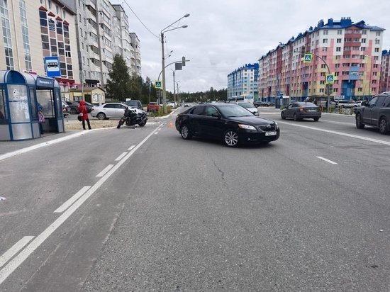 Проехал на желтый свет: в ГИБДД рассказали о ДТП с мотоциклом и авто в Ноябрьске