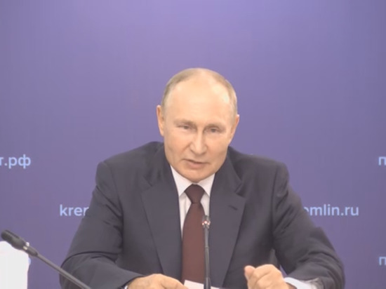 Путин пообещал сделать паромные перевозки в Калининградскую область удобными