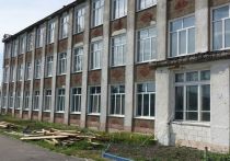 Темпы ремонта Марьяновской средней общеобразовательной школы № 1 в рабочем поселке Марьяновка Омской области повысятся
