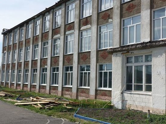Капремонту школы в рабочем поселке Омской области придали ускорение