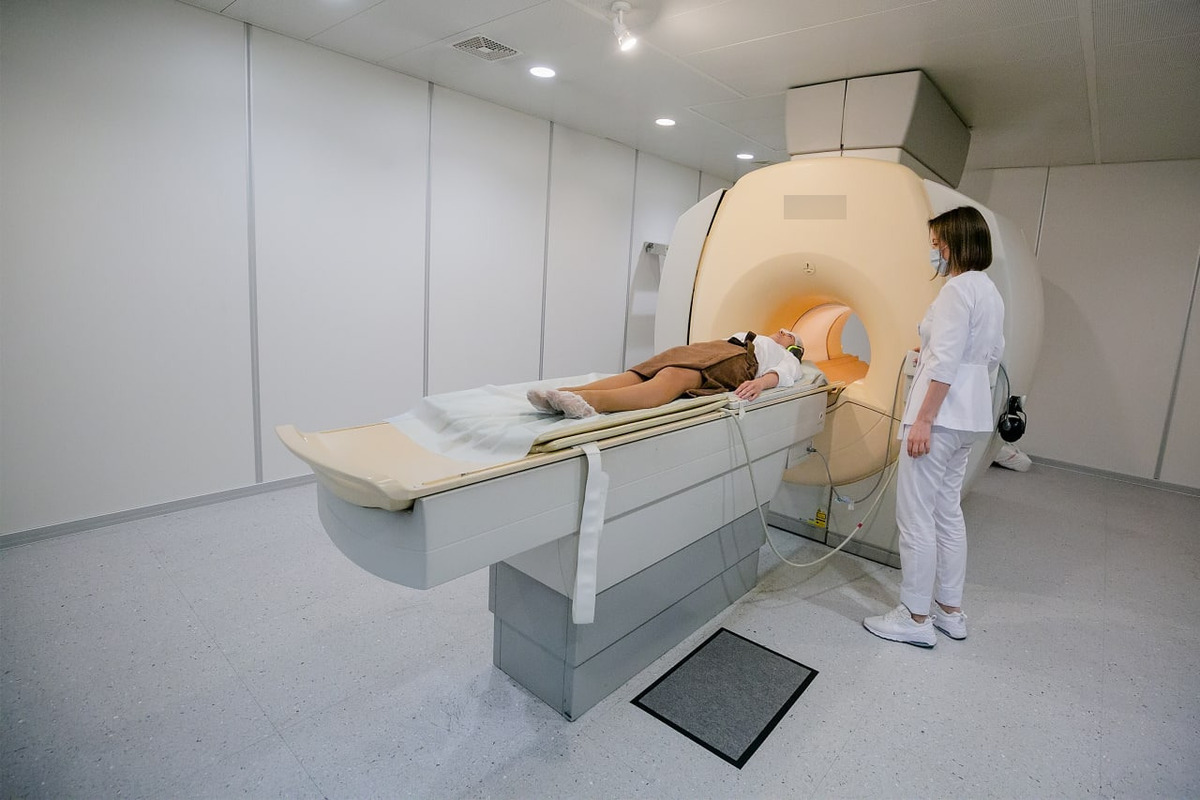 МРТ мозга, позвоночника, суставов: как подготовиться и как проходит  обследование - МК