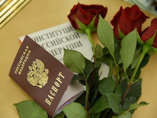 8 жителей Украины получили в Омске паспорта граждан России