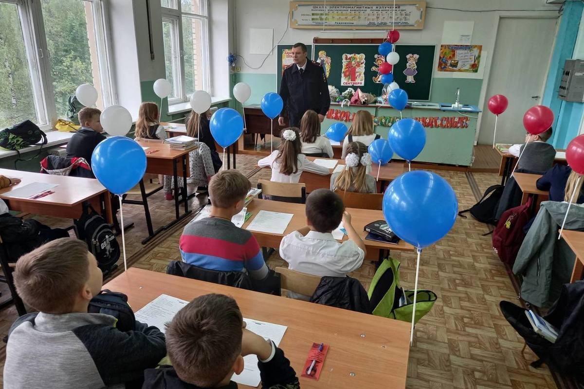 В Костромской области сотрудники ГИБДД напомнили школьникам правила дорожной безопасности