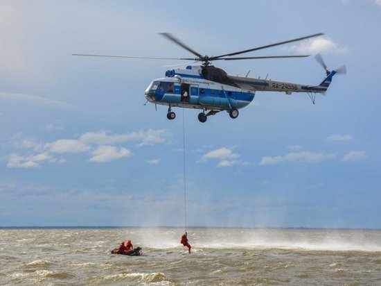 Архангельские спасатели и авиаторы провели учения в Белом море