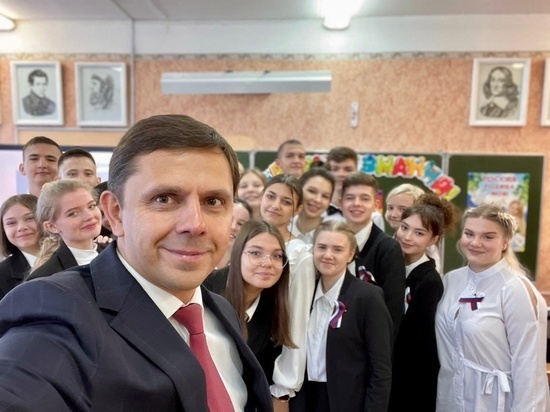 Орловский губернатор Клычков на рабочем месте отметил своё 43-летие