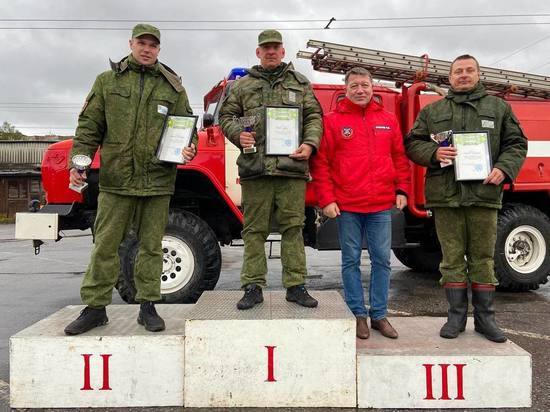 Было жарко: в Мурманской области выбрали лучших водителей пожарных машин
